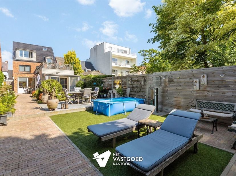 Prachtig gelijkvloers appartement met terras, tuin en garage<br />
Belangrijkste troeven:<br />
- Centrale ligging: alles op wandelafstand<br />
- Per