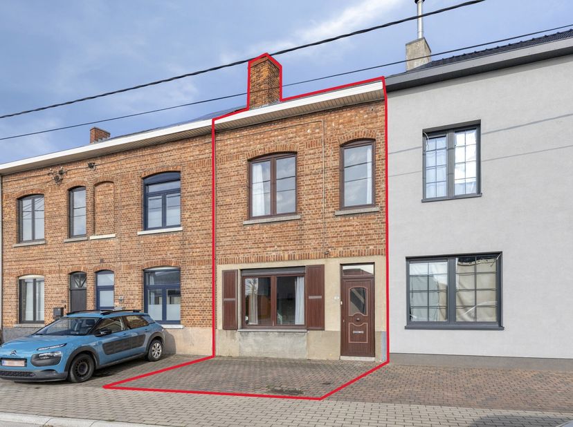 Ben je op zoek naar een te renoveren rijwoning met een ruime tuin en de mogelijkheid tot het creëren van een derde of vierde slaapkamer? Zoek niet ver