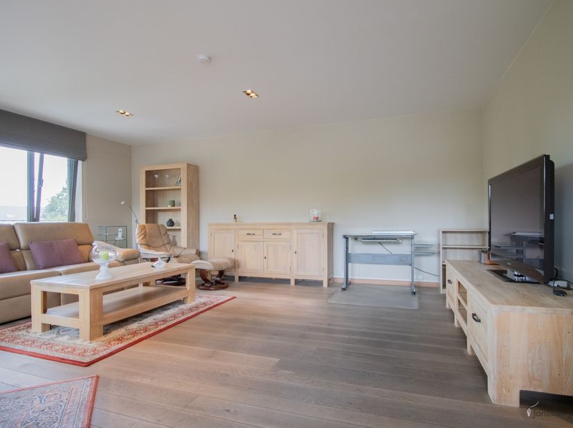 Appartement van 104 m² op de 3de verdieping met 2 slaapkamers, 2 terrassen en staanplaats. <br />
<br />
Gezamenlijke inkomhal op het gelijkvloers.