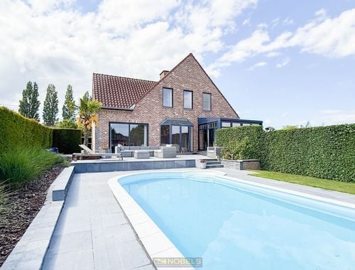                                         Villa à vendre à Ellezelles, € 495.000
