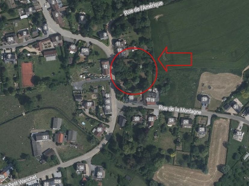 Région Incourt-Ramillies, au coeur d'un verger et d'un ancien potager, magnifique terrain à bâtir de 17,18ares s'ouvrant sur les champs. Présentant un