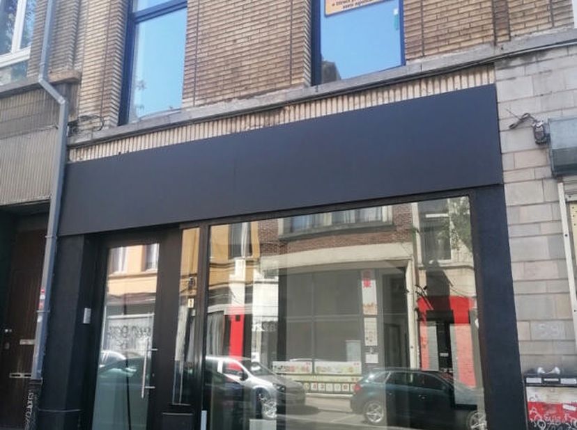 Saint-Gilles, entre la barrière et la maison communale, Chaussée d'Alsemberg 61, à proximité de la place Van Meenen, des commerces et des transports e