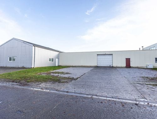                                         Magazijn met bureel te huur in Wavre, € 3.250
