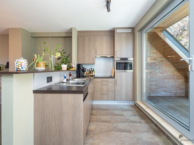 Découvrez cet appartement accueillant, idéalement situé dans le centre animé de Hamme.<br />
Avec une surface habitable de 114m², cette propriété vous