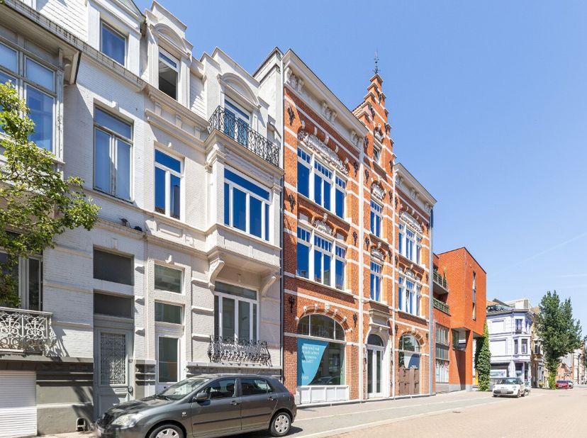 Te koop: 5 verhuurde serviceflats in Residentie Coost Bent u op zoek naar een zorgeloze vastgoedinvestering met een bewezen rendement? Dan is deze uni