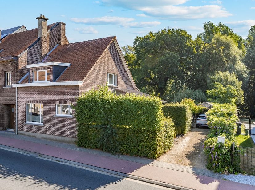 INSTELPRIJS - Charmante woning met zuidgerichte tuin en bosrijke omgeving in Affligem<br />
<br />
Op zoek naar een gezellige woning met veel ruimte