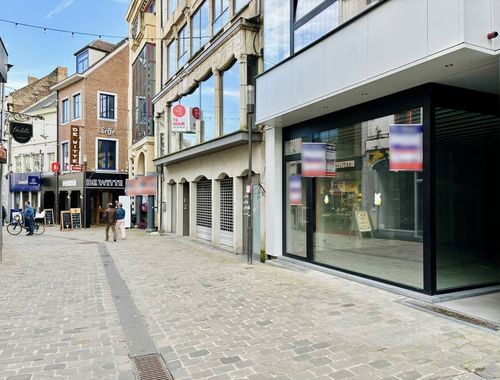                             Bien commercial à louer à Hasselt
