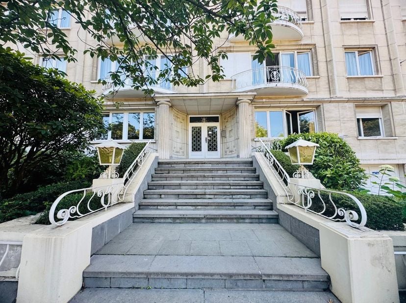 Appartement te huur in  4 bus DROIT,
                    1050 Elsene