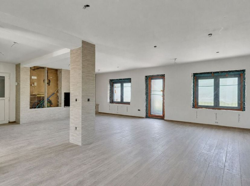 Dit nieuwbouw appartement van 134m² (netto) biedt een ruime woonoppervlakte en combineert comfort met duurzaamheid. Dankzij de verkoop onder registrat