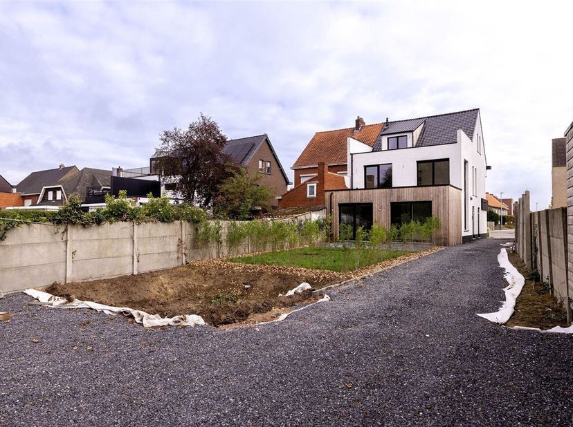 2 slaapkamer appartement in centrum Geel.<br />
 Dit appartement bevindt zich op de 1ste verdieping. Volledig gerenoveerd in 2025 en geniet van vloerv