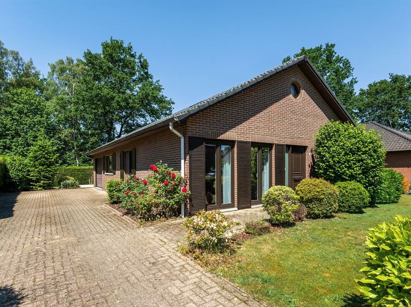 Openhuizendag zaterdag 13 juni van 15u30 - 16u30 <br />
Karaktervolle bungalow met ruime tuin en garage<br />
Rustig gelegen nabij het centrum van Gen