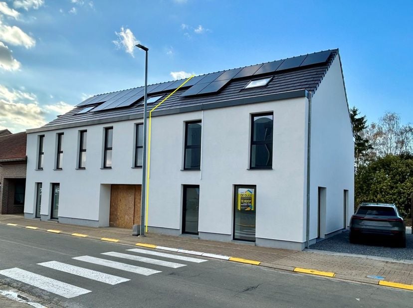 Deze volledig professioneel gerenoveerde woning in de Overstraat in Veltem-Beisem combineert een kwalitatieve afwerking met een uitzonderlijke ligging