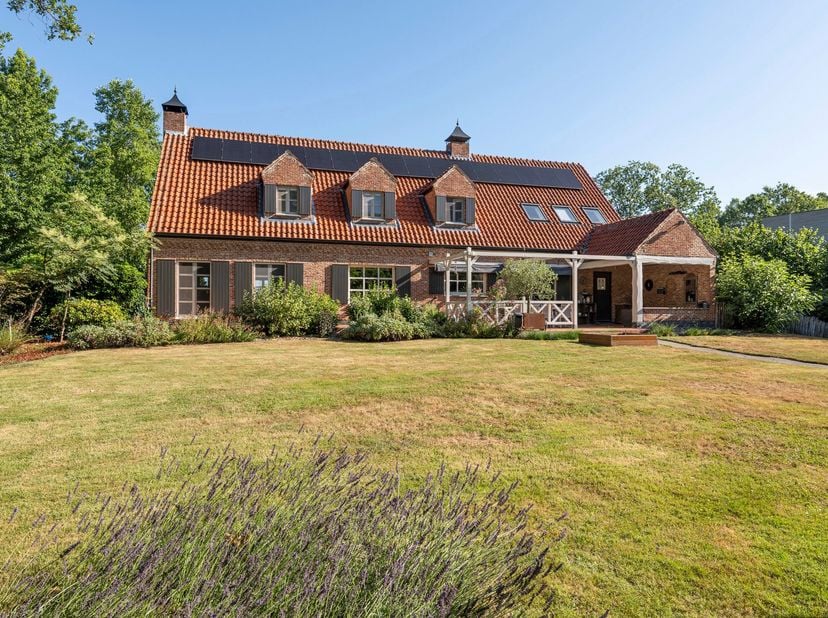 Sfeervol en doorgedreven gerenoveerde villa op zuiden in één van de mooiste wijken te Retie, nabij natuurgebied Ronde Put, Postelse bossen en Nederlan