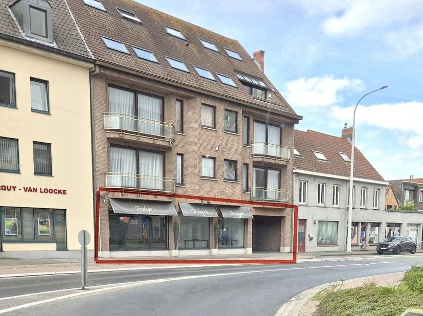 Bien professionnel à vendre
                    à 8020 Oostkamp