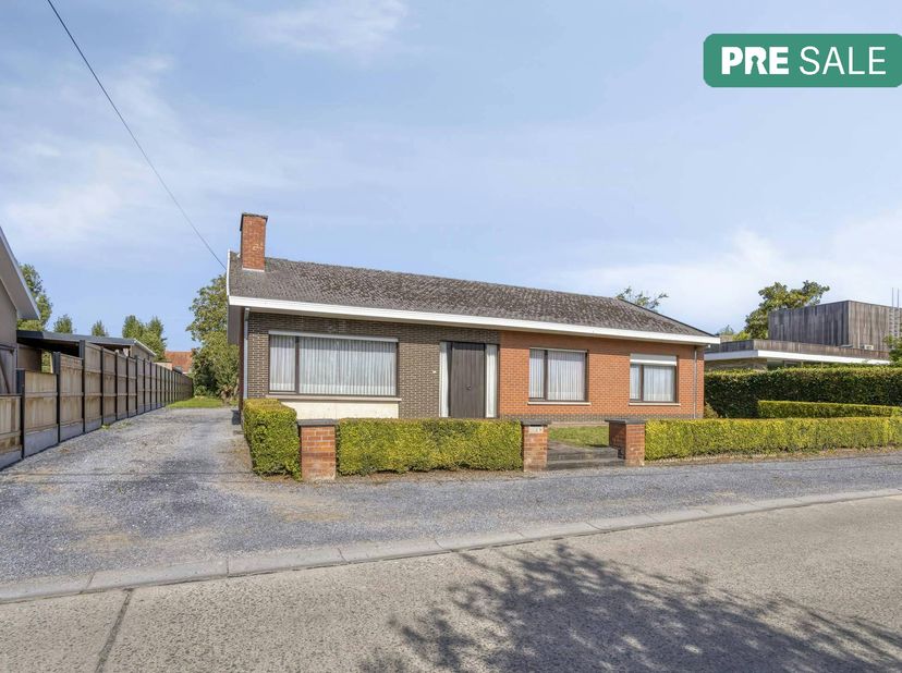 Huis te koop in Vijvestraat 10,
                    8720 Oeselgem
