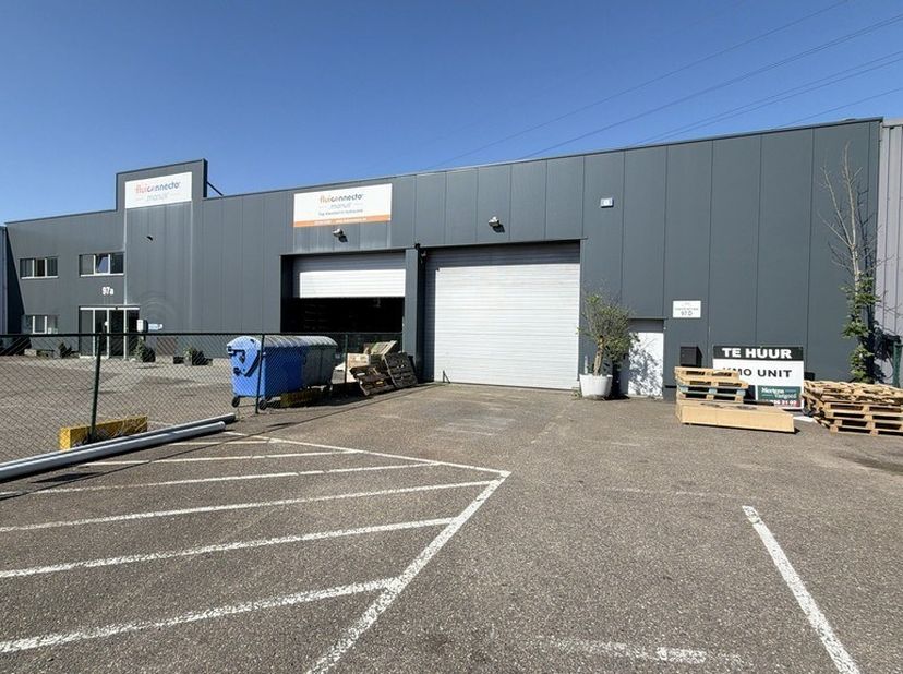 Cherchez-vous un entrepôt clé en main dans un emplacement stratégique du port d'Anvers ? Découvrez cette unité PME dans un complexe semi-industriel le