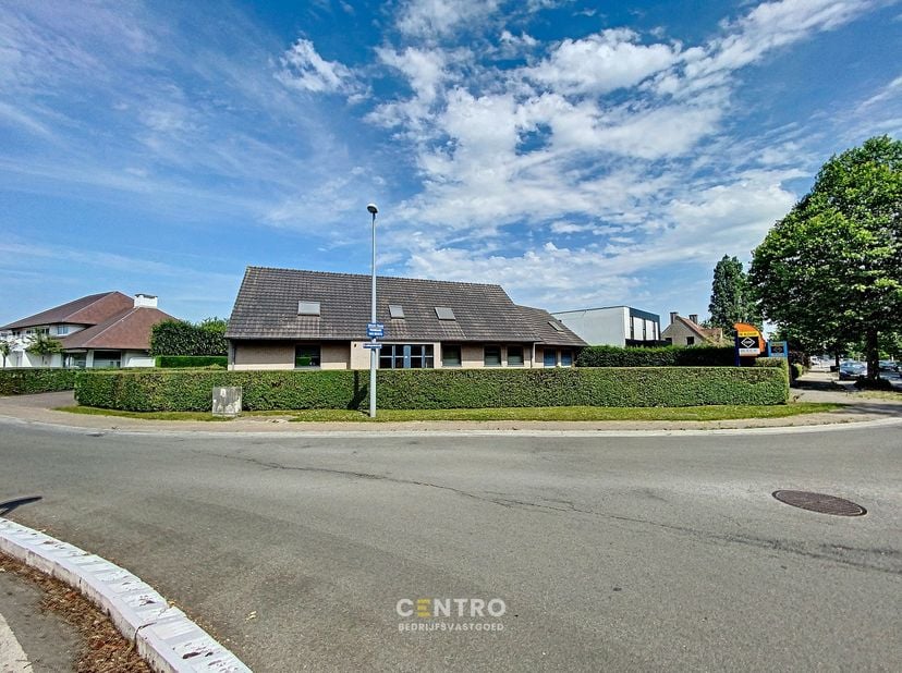 Bien professionnel à vendre
                    à 8800 Roeselare