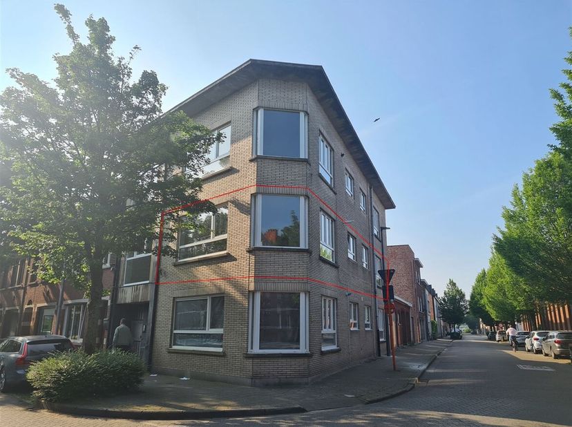 Instapklaar 2-slaapkamerappartement met zonnig terras<br />
Ligging: Het appartement is uitstekend gelegen in het verlengde van de jachthaven van Turn