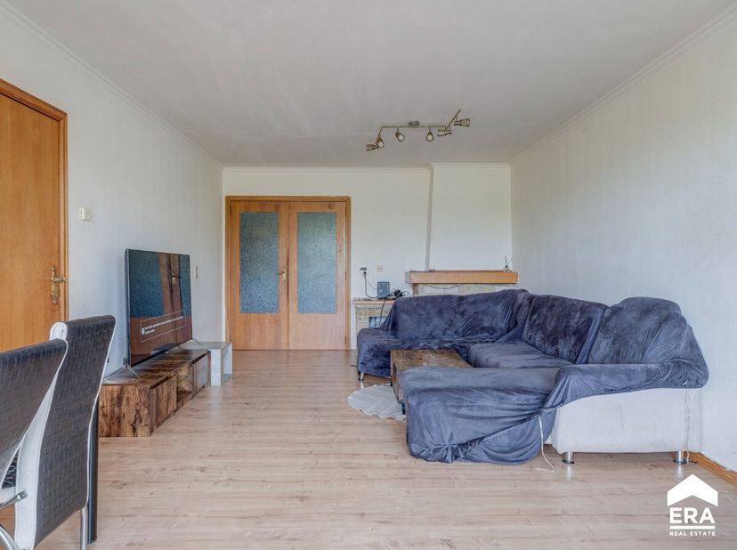 À vendre : appartement bien situé au centre de Hasselt, à quelques pas du parc, des écoles et des transports en commun. Cet appartement fermé (constru