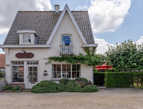                                         Gemengd gebruik te koop in Zwevezele, € 350.000
