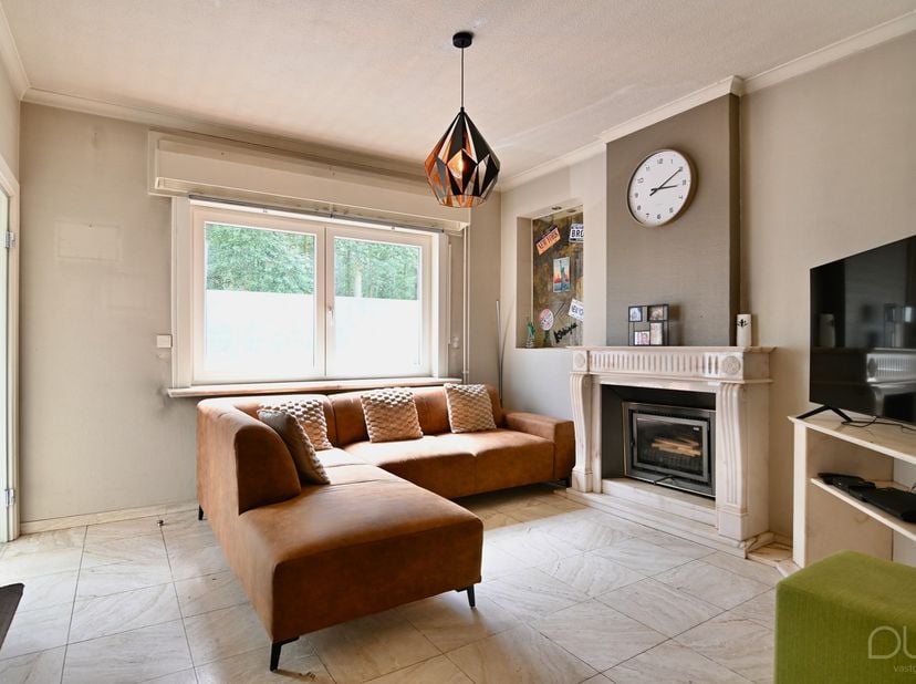 Deze charmante ééngezinswoning aan de Terweidenstraat 61 in Zoutleeuw biedt een perfecte combinatie van karakter en moderne gemakken. Gelegen op een p