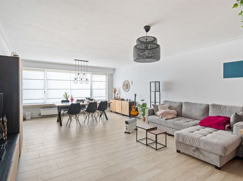 Bel appartement de 2 chambres à coucher dans un quartier calme à Ekeren<br />
Situation :<br />
Cet appartement est situé à Konijnenberg à Ekeren, à q
