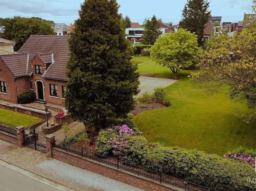 Wonen, genieten én denken aan morgen in hartje Diest.<br />
In de Kloosterbergstraat verkoopt Immo Diest deze karaktervolle woning met 4 slaapkamers e