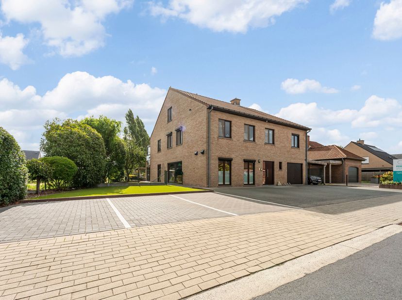 Huis te koop in Meulebergstraat 11,
                    9870 Machelen