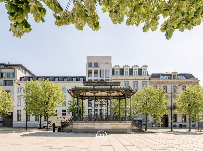 Dit exclusieve appartement maakt deel uit van Residentie B’eau Kouter, een kwalitatief woonproject op een iconische ligging in de stad, omringd door t