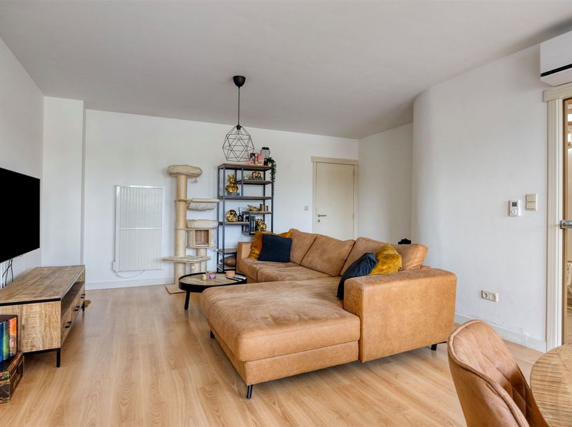 TE KOOP: Instapklaar duplexappartement met 3 slaapkamers en prachtig terras in hartje Zolder!<br />
Dit ruime en instapklare duplexappartement is gel