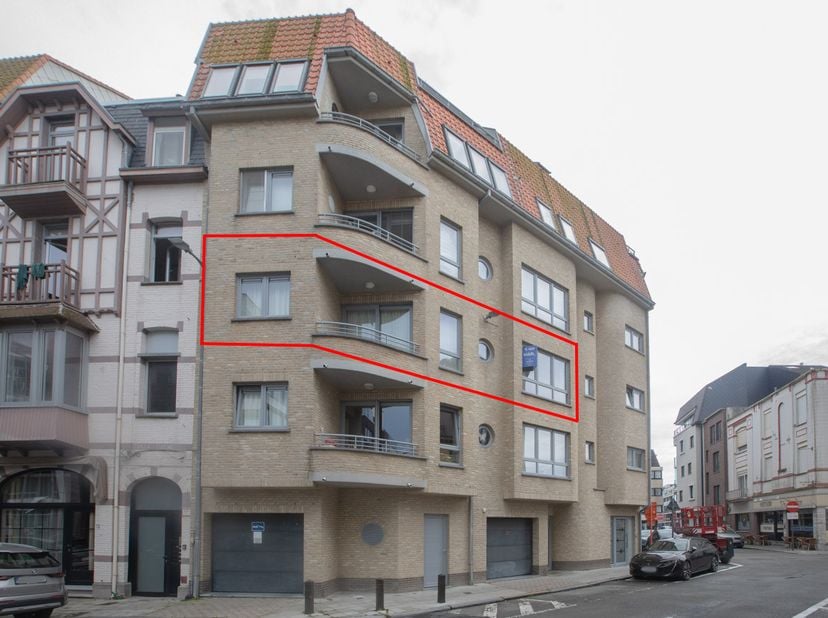 LICHTRIJK KUSTAPPARTEMENT MET BALKON - <br />
<br />
Dit lichtrijk en ruim kustappartement is gelegen op de tweede verdieping van de Residentie CATAMA