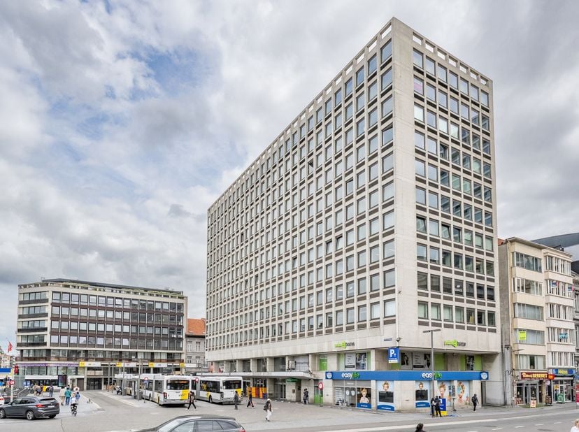 Opbrengsteigendom te koop – Topligging aan de Rooseveltplaats, Antwerpen<br />
Interessant opbrengsteigendom op een uiterst commerciële toplocatie aan