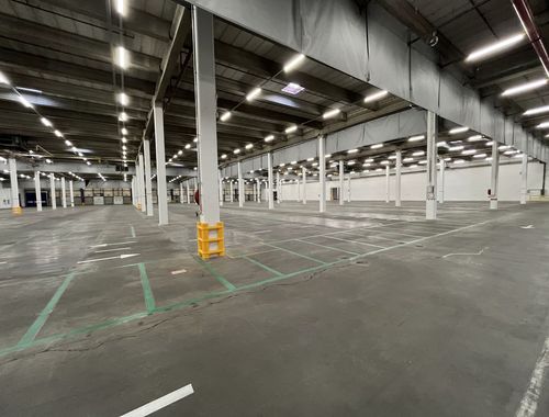                                         Entrepôt avec bureau à louer à Nivelles, € 60.057
