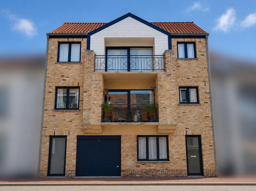 Interessante investeringskans in het centrum van Oud-Knokke. Deze vergunde residentie (bouwjaar 2000) omvat 3 vergunde appartementen, een garagebox en
