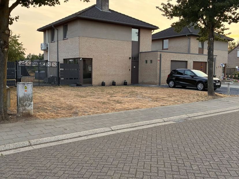 Huis te koop in Achter het Kerkhof,
                    3680 Neeroeteren