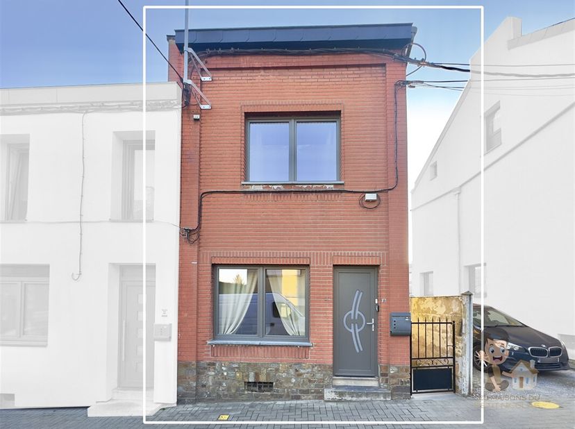 Gerenoveerd huis met 3 voorgevels in Farciennes<br />
Dit charmante huis met 3 voorgevels, gelegen in een rustige en praktische wijk, is volledig gere