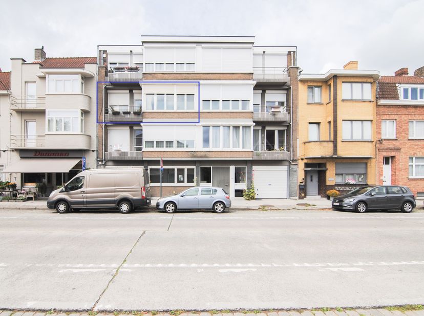 Bent u op zoek naar een instapklaar en energiezuinig appartement op een toplocatie, vlak bij het centrum van Brugge? Dan is dit prachtig gerenoveerde