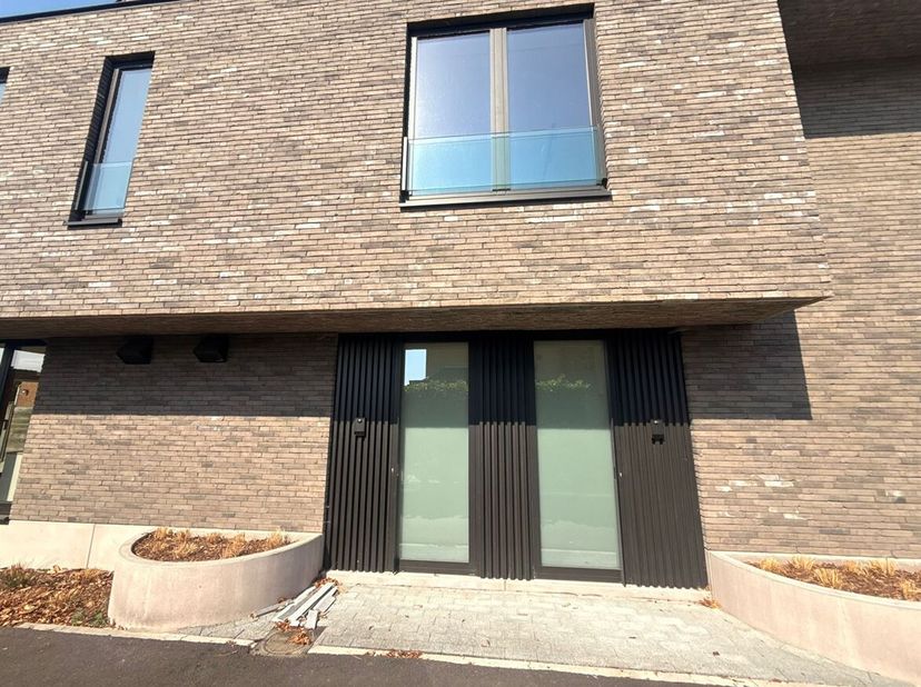 Appartement neuf de plain-pied avec 1 chambre et jardin au coeur de Melsele<br />
Situation : Cet appartement neuf au rez-de-chaussée est situé sur la