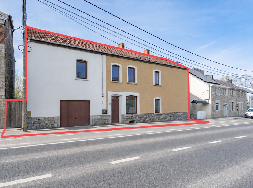 Easyhome heeft het genoegen u deze vrijstaande woning voor te stellen, ideaal gelegen in Champion, in de onmiddellijke nabijheid van belangrijke verbi