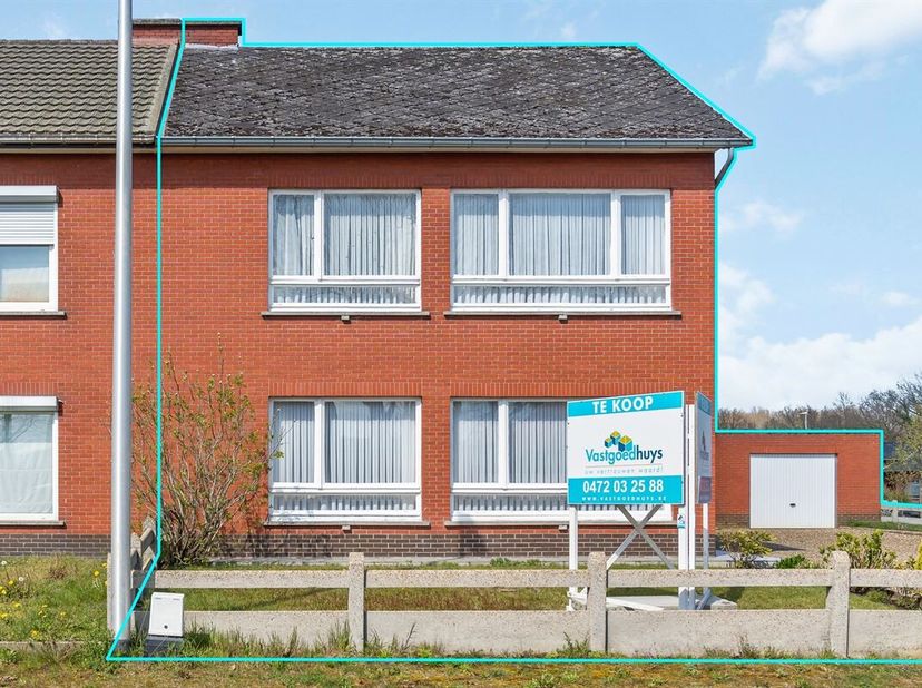 Ben je op zoek naar een solide woning die je volledig naar eigen smaak kan transformeren? Dan is deze woonst precies wat je zoekt!<br />
Bij het binne