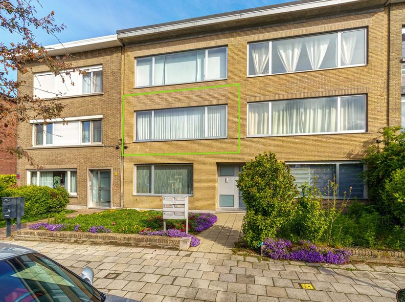 Vragen of interesse? Contacteer mij via dimitry@copandi.be of 0493 37 27 43.<br />
<br />
Gelegen in een rustige en aangename woonwijk in Merksem bevi