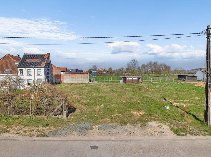 Voor meer info of een bezoek, bel 054 69 39 36 - Rustig gelegen bouwgrond te koop in Meerbeke, op korte wandelafstand van zowel het Neigembos als het