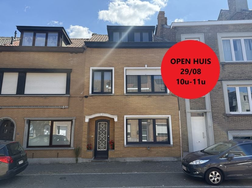 OPEN HUIS ZATERDAG 29/08 van 10u tot 11u.<br />
Op zoek naar een ruime gezinswoning te Oostende? Op wandelafstand van de zee én vlak bij alle voorzien
