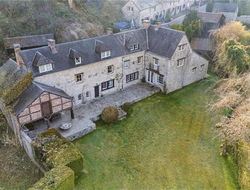                                         Maison unifamiliale à louer à Houyet, € 1.900

