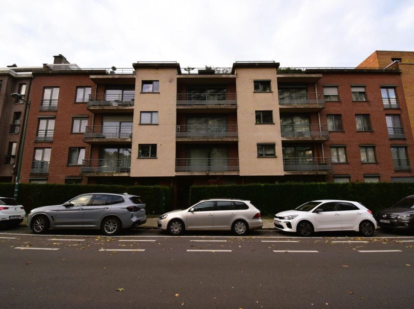 Appartement (bouwjaar 2005) van 90 m² bestaande uit zeer ruime living met open ingerichte keuken en terras, nachthal, 2 slaapkamers, wasplaats, vestia