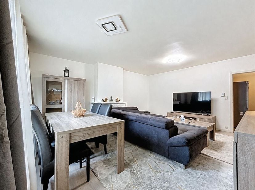 Instapklaar appartement met drie slaapkamers, 2 terrassen en garage in centrum Ieper!<br />
<br />
Het appartement bevindt zich op de tweede verdiep