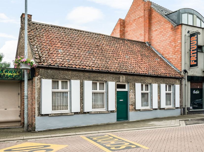 Maison à rénover sur un terrain de 574 m²<br />
Cette charmante maison, construite entre 1850 et 1874, offre une belle opportunité à ceux qui recherch