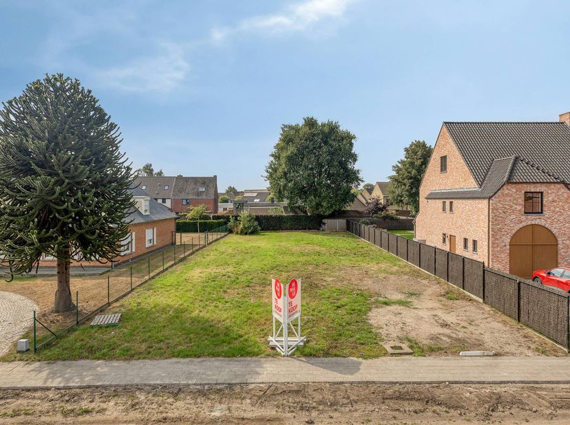 Droomt u van het bouwen van een eigen woning op een uitstekende locatie nabij het historische hart van Brugge? Deze uitzonderlijke grond langs de Astr