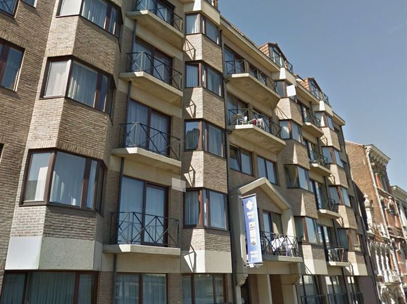 GOED GELEGEN 1-SLAAPKAMER APPARTEMENT IN  DE NABIJHEID VAN OPENBAAR VERVOER<br />
Vraagprijs : 189.000 euro<br />
<br />
Dit appartement is zeer go