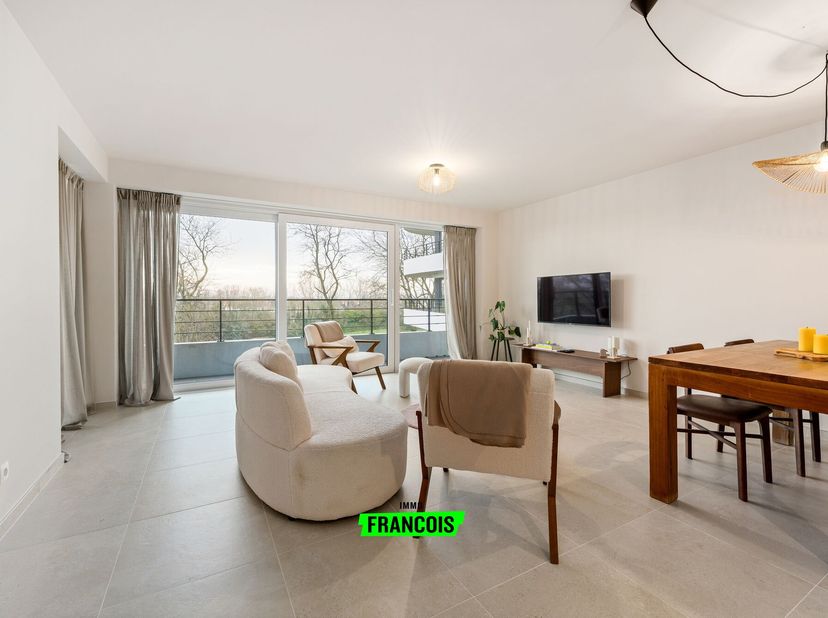 Dans The Waves, découvrez ce magnifique nouvel appartement où confort, qualité et emplacement se conjuguent parfaitement. Avec une surface habitable d